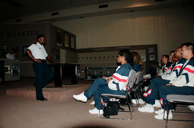 00565 n 16ajptvtbh1152 r